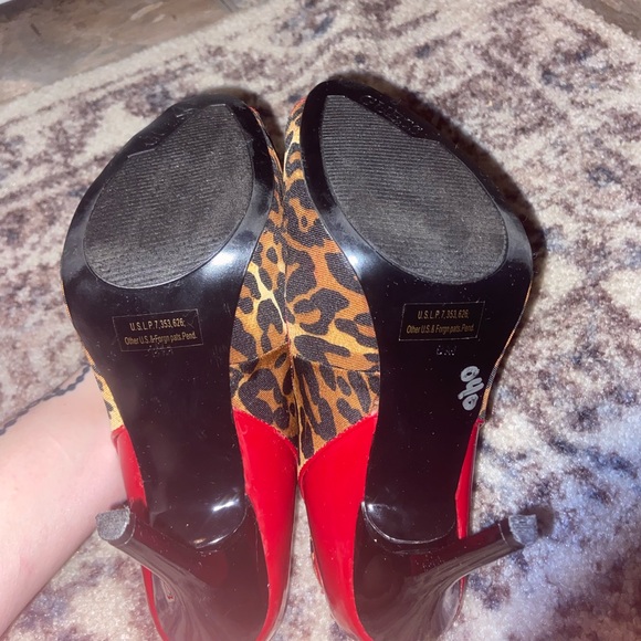 Guess Open Toe High Hell Pumps Red / Cheetah Print Size W 8 - Picture 4 of 5